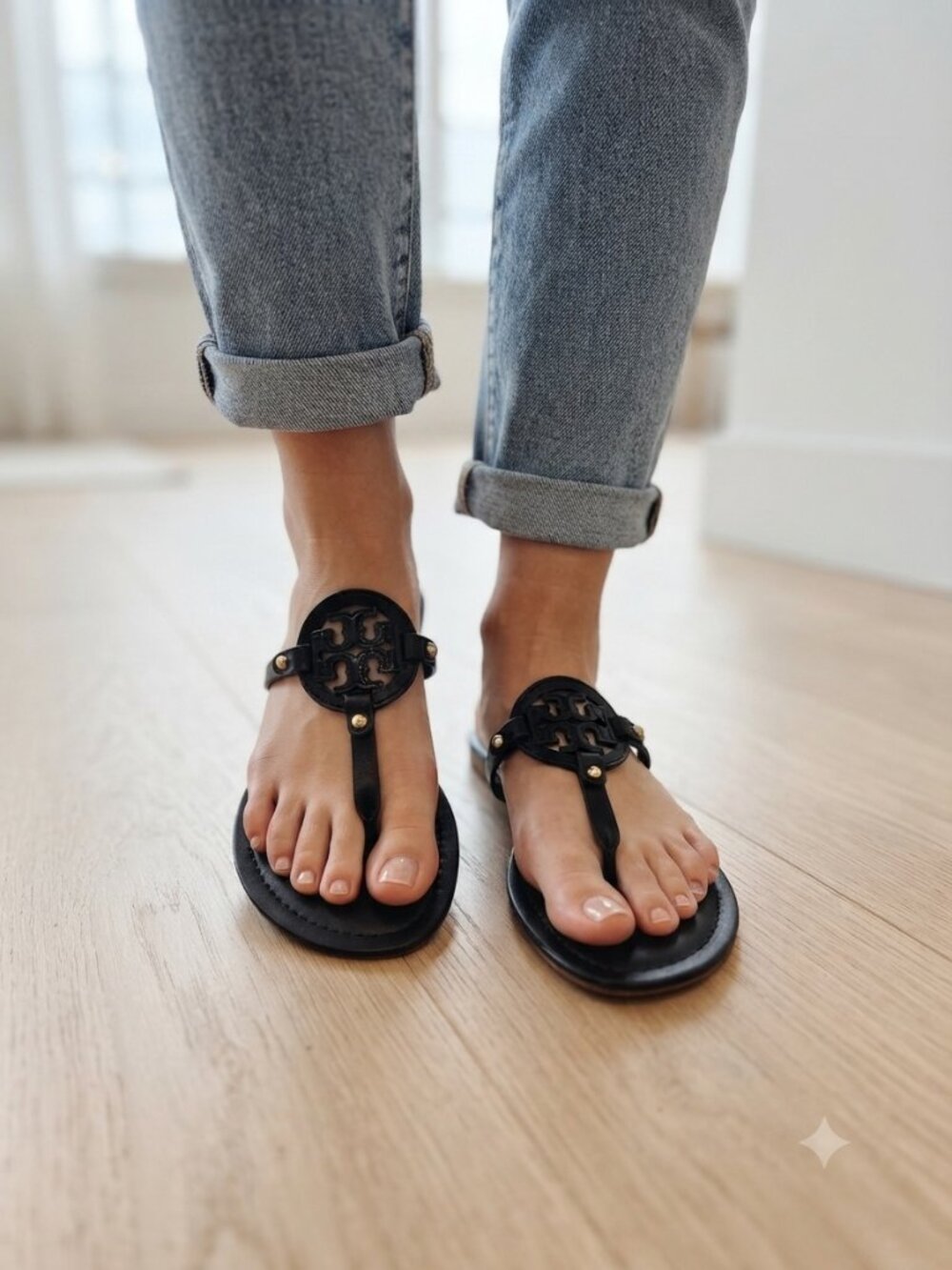 Tommy Hilfiger Black Thong Sandals Gold Tone Logo Hardware Size 8 NWOT